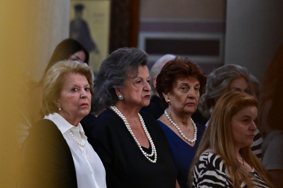 Σε κλίμα οδύνης το τελευταίο αντίο στη Μάρω Κοντού – Η Ελλάδα αποχαιρετά μια μεγάλη κυρία του θεάτρου (ΦΩΤΟ – VIDEO)