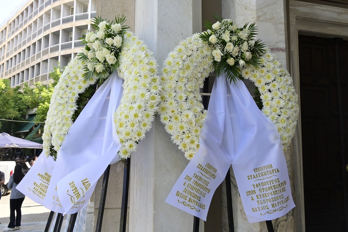 Σε κλίμα οδύνης το τελευταίο αντίο στη Μάρω Κοντού – Η Ελλάδα αποχαιρετά μια μεγάλη κυρία του θεάτρου (ΦΩΤΟ – VIDEO)