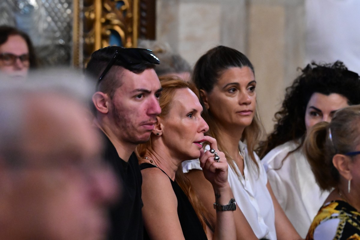 Σε κλίμα οδύνης το τελευταίο αντίο στη Μάρω Κοντού – Η Ελλάδα αποχαιρετά μια μεγάλη κυρία του θεάτρου (ΦΩΤΟ – VIDEO)