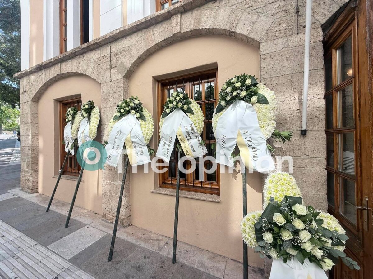 Κοζάνη: Στην εκκλησία η σορός της Βάγιας Νέστορα – Συγκλονισμένοι συγγενείς και φίλοι (ΦΩΤΟ-VIDEO)