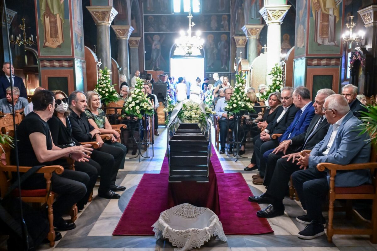 Σε κλίμα συγκίνησης το τελευταίο αντίο στη Μαίρη Λίντα