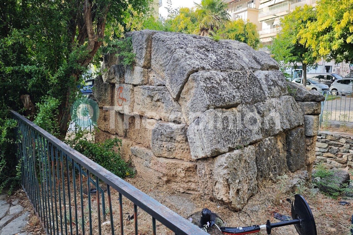 Θεσσαλονίκη: Ο Μακεδονικός Τάφος ανάμεσα στις πολυκατοικίες  (ΦΩΤΟ)