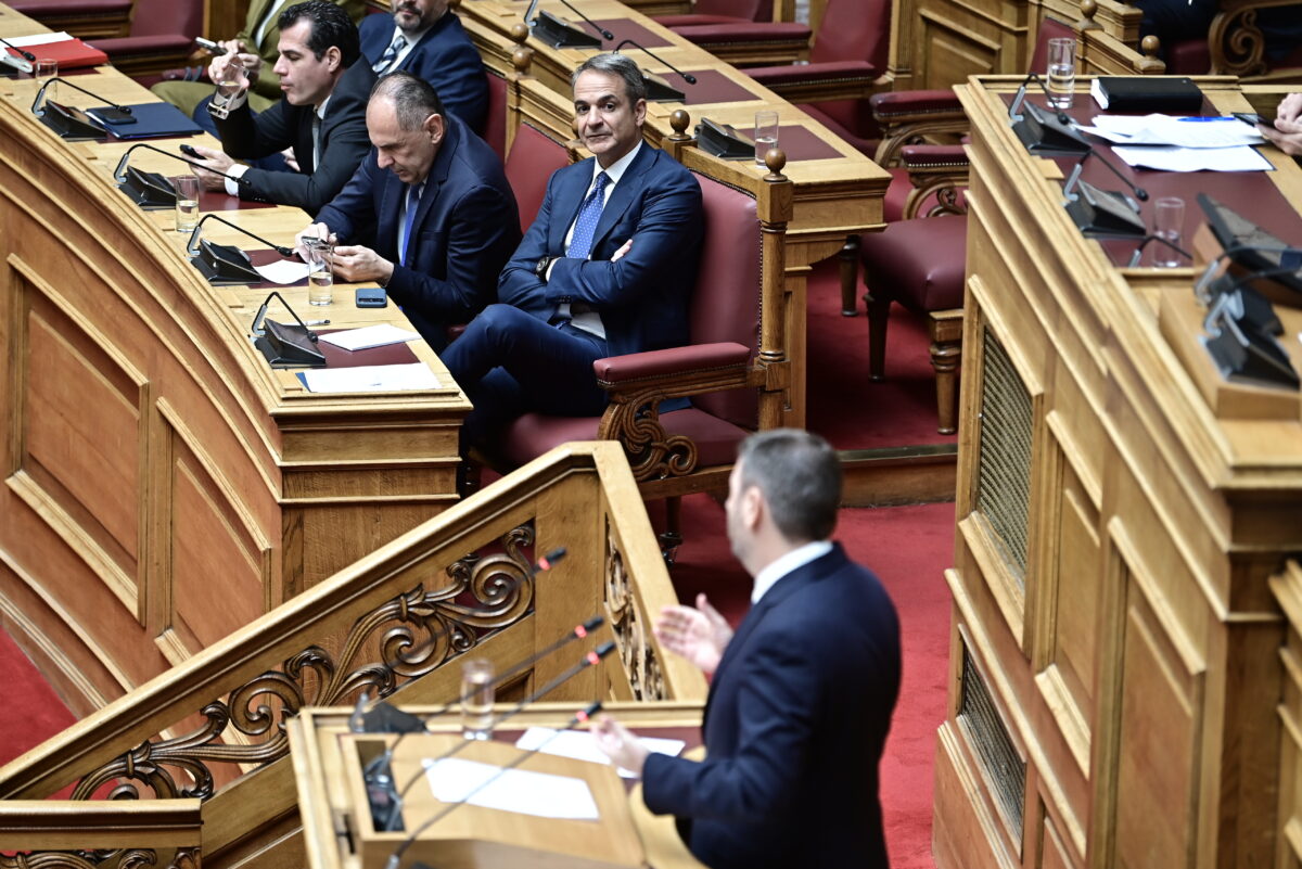 Μπρα ντε φερ Ανδρουλάκη-Μητσοτάκη: «Εσείς οργανώσατε εκτροπές» – «Γίνατε αξιωματική αντιπολίτευση από σπόντα»