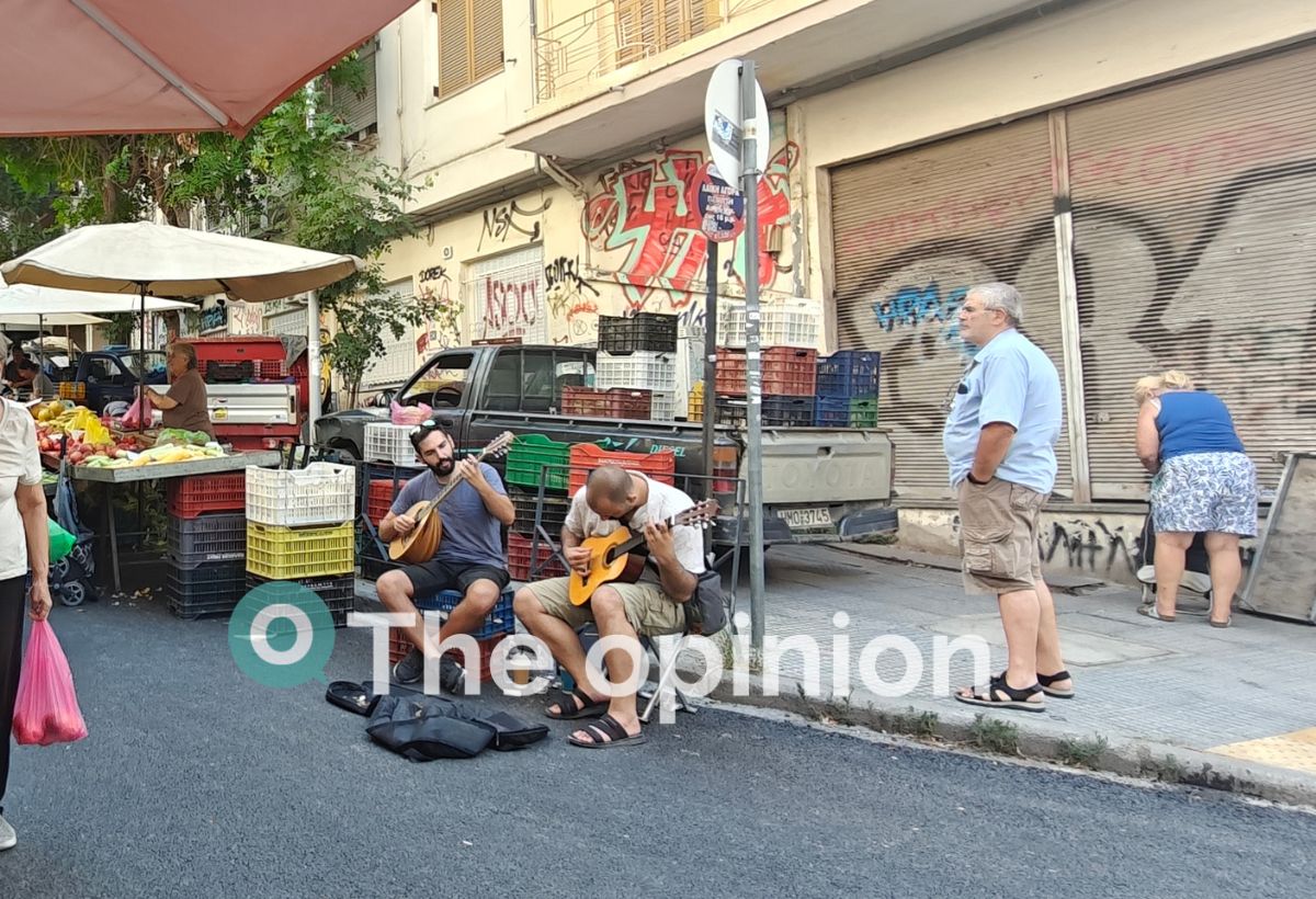 Μουσικοί του δρόμου «ζωντάνεψαν» λαϊκή αγορά στη Θεσσαλονίκη (VIDEO)