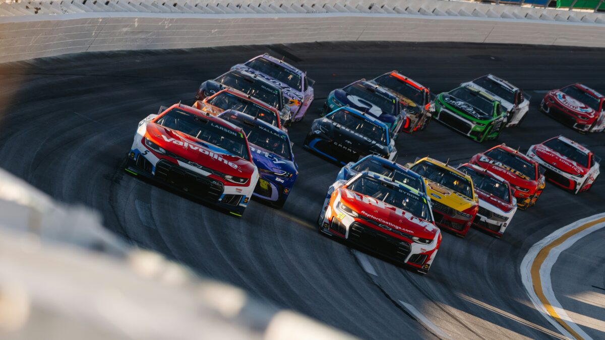 30/52: Αγωνιστική πίστα NASCAR στη Σίνδο