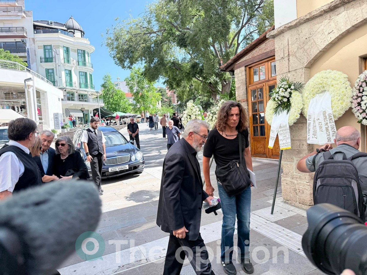 Το τελευταίο «αντίο» στη Βάγια Νέστορα – Σπαρακτικός ο επικήδειος του αδερφού της, στην κηδεία ο Κυριάκος Μητσοτάκης (ΦΩΤΟ – VIDEO)