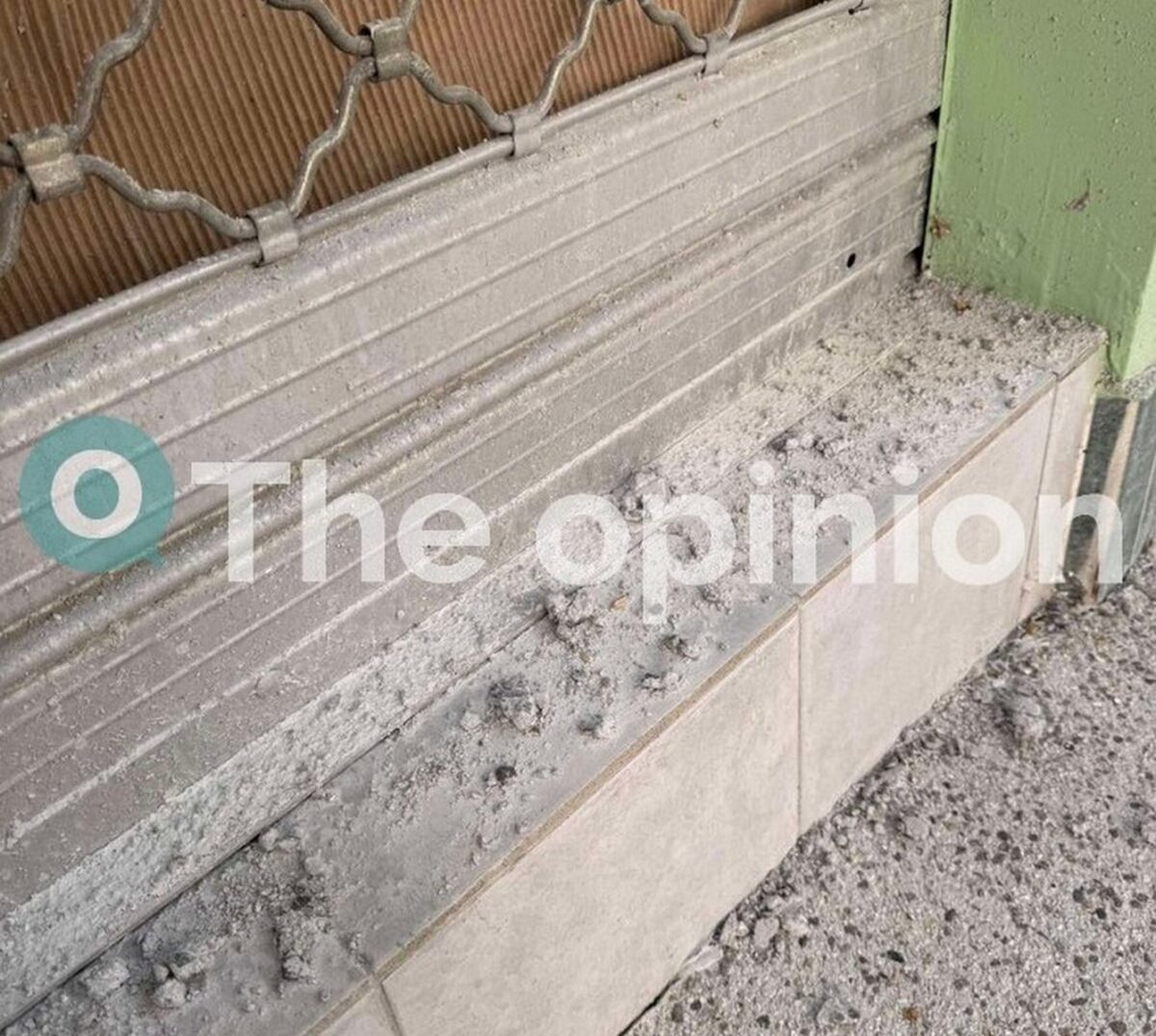 Θεσσαλονίκη: «Έπρεπε να σκάψω για να μπω στο μαγαζί μου…» – Ταλαιπωρία διαρκείας για κατοίκους και επαγγελματίες της Ολύμπου (ΦΩΤΟ)