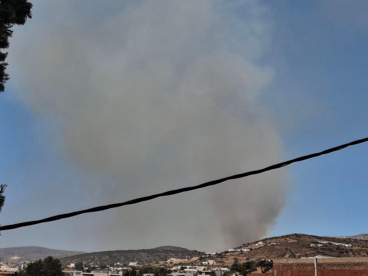 112 για εκκένωση μετά από φωτιά στην Πάρο – Επιχειρούν επίγειες και εναέριες δυνάμεις (VIDEO)