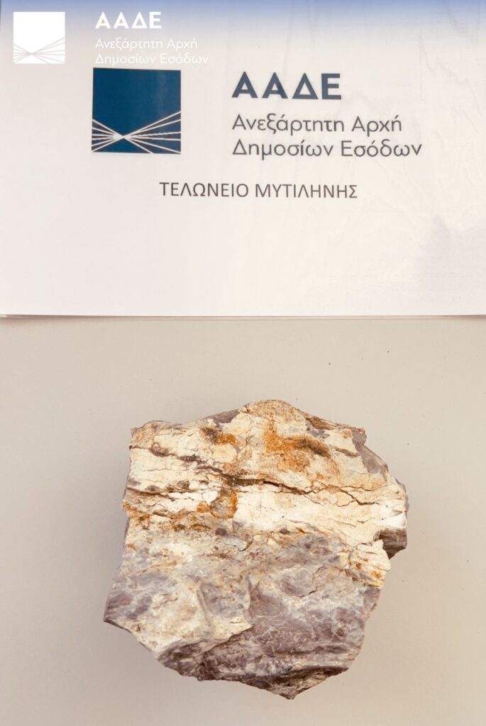 ΑΑΔΕ: Όπλα, ναρκωτικά, λεφτά και… παπαγάλοι – Τι βρέθηκε σε ελέγχους σε λιμάνια, αεροδρόμια και συνοριακούς σταθμούς (ΦΩΤΟ)