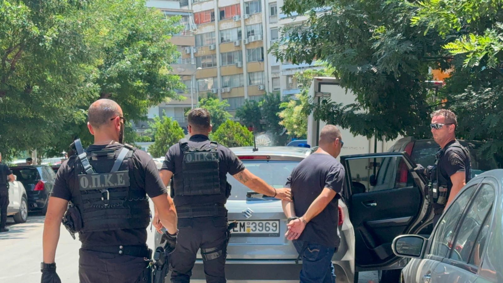 Θεσσαλονίκη: Ένταση έξω από το Δικαστικό Μέγαρο μετά την προφυλάκιση του 25χρονου (VIDEO)
