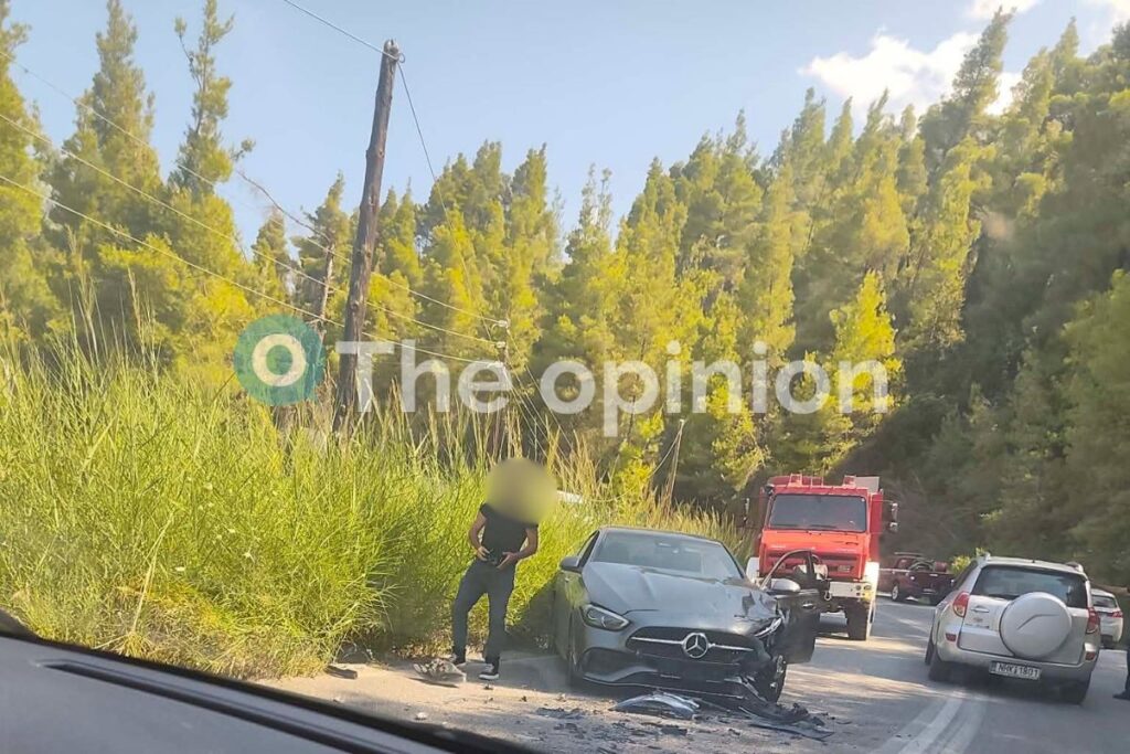 Τροχαίο με σύγκρουση δύο ΙΧ στη Χαλκιδική (ΦΩΤΟ)