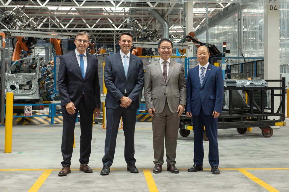 Στρατηγική συμμαχία κολοσσών: Ford και Geely Auto ενώνουν δυνάμεις στην Ισπανία για «multi-energy» οχήματα!