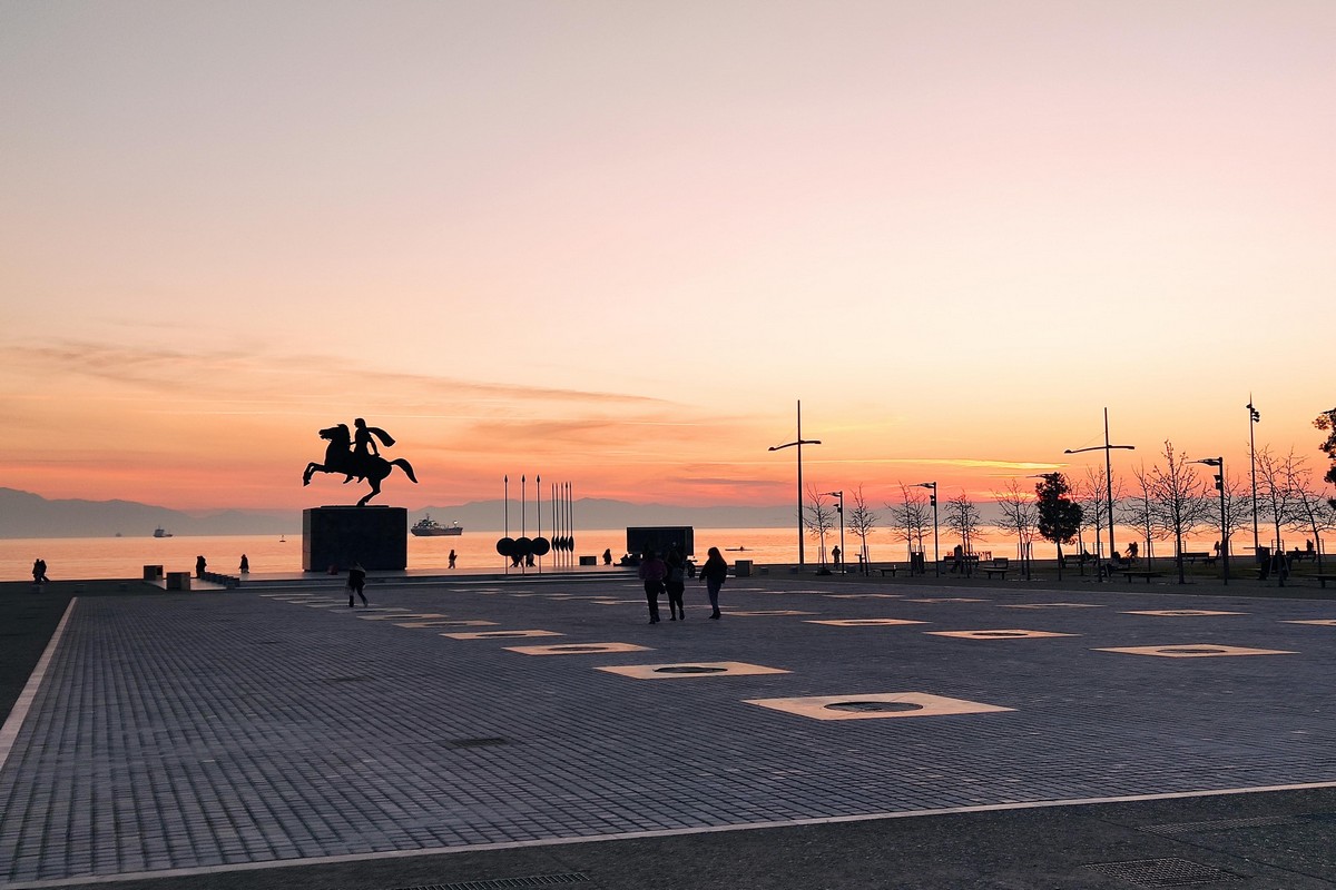 Σιντριβάνια στο άγαλμα Μεγάλου Αλεξάνδρου στη Νέα Παραλία