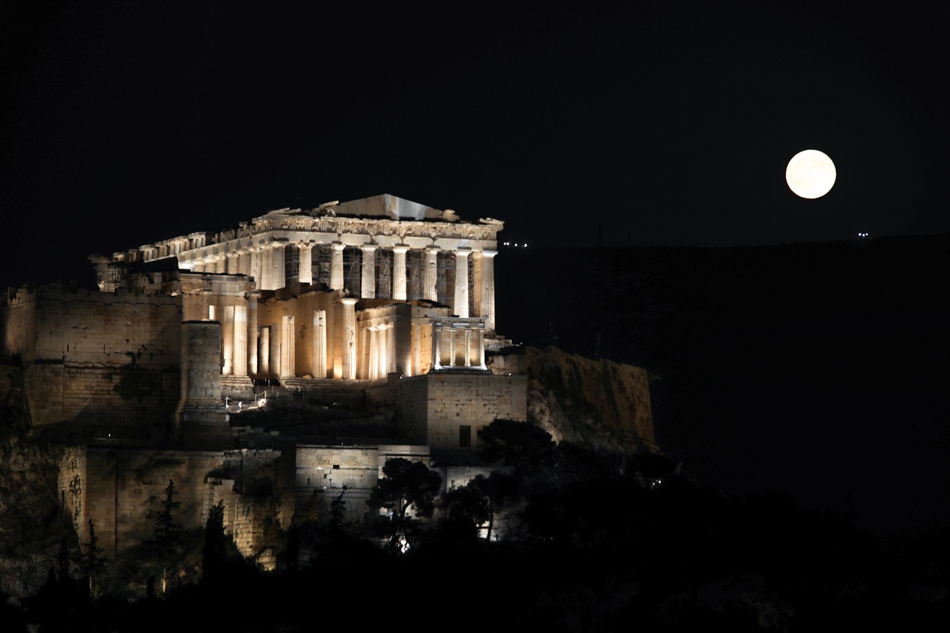 Θεσσαλονίκη: Μαγευτικές εικόνες από την Πανσέληνο του Αυγούστου (ΦΩΤΟ-VIDEO)