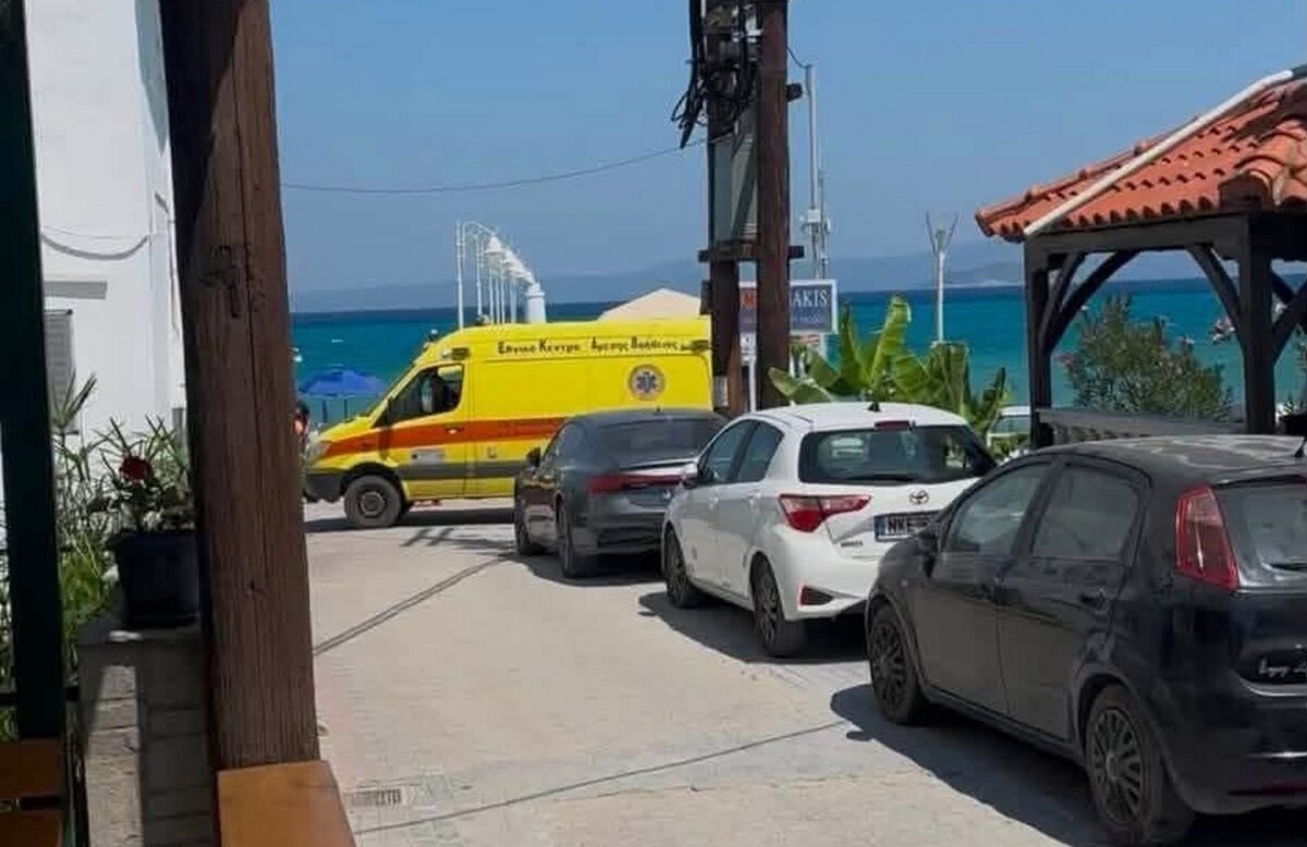 Χαλκιδική: Ασθενοφόρο στο Πευκοχώρι δεν μπορούσε να προσεγγίσει περιστατικό λόγω παρκαρισμένων οχημάτων (ΦΩΤΟ)