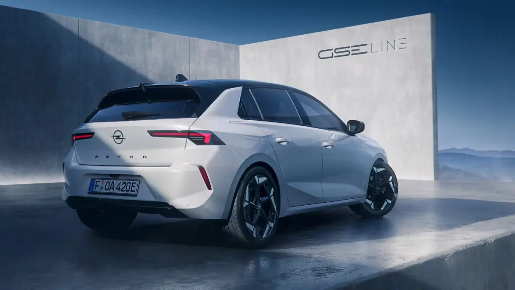 Πρεμιέρα στο Παρίσι για το νέο Opel Astra GSE Line και τη διευρυμένη σπορ γκάμα