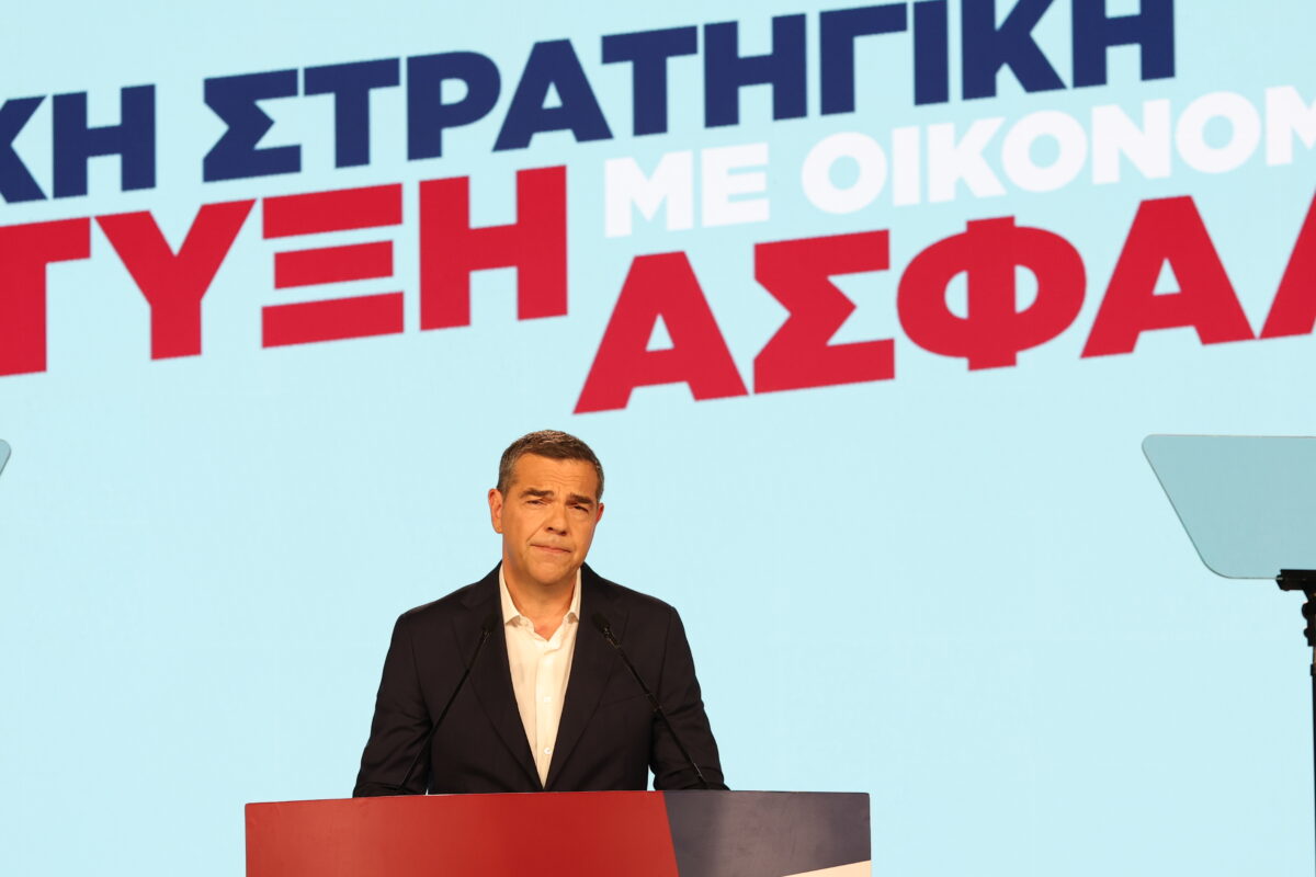 Τσίπρας: Ζητά κατώτατο μισθό στα 1000 ευρώ – Δημιουργία υπουργείου Βιομηχανίας στη Θεσσαλονίκη, 5 υπουργεία εκτός Αθήνας