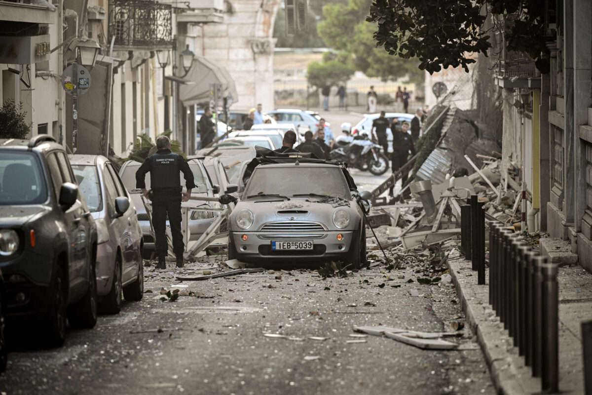 Πλάκα: Βρέθηκε γυναικεία τσάντα – Στους έξι οι αγνοούμενοι (VIDEO)