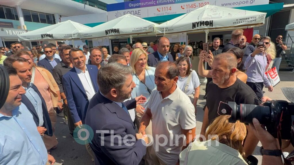 Η πράσινη ρακέτα, το green room της ΕΡΤ και η προτίμηση στη ρετσίνα – Η βόλτα Ανδρουλάκη στη ΔΕΘ (ΦΩΤΟ-VIDEO)