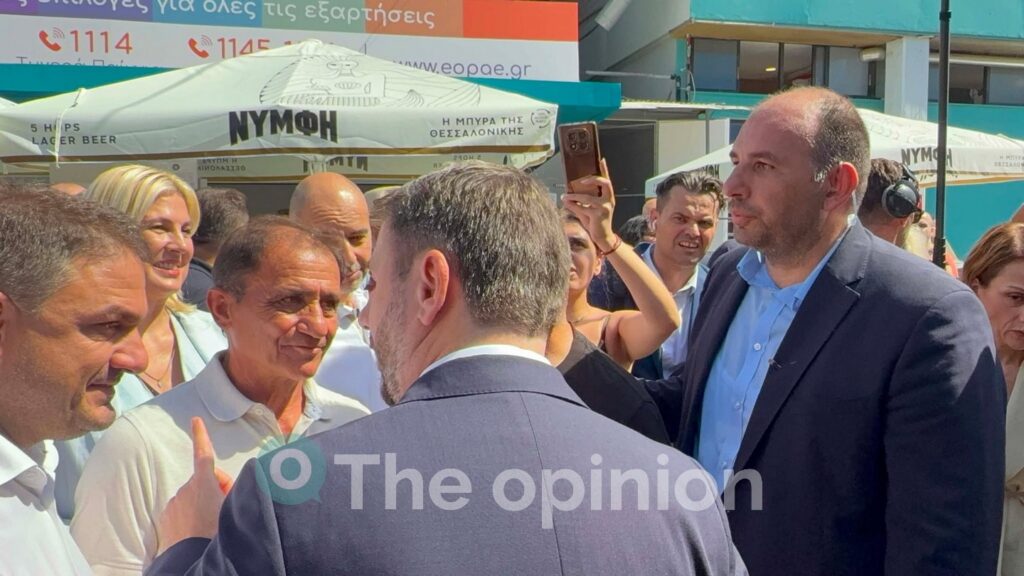 Η πράσινη ρακέτα, το green room της ΕΡΤ και η προτίμηση στη ρετσίνα – Η βόλτα Ανδρουλάκη στη ΔΕΘ (ΦΩΤΟ-VIDEO)