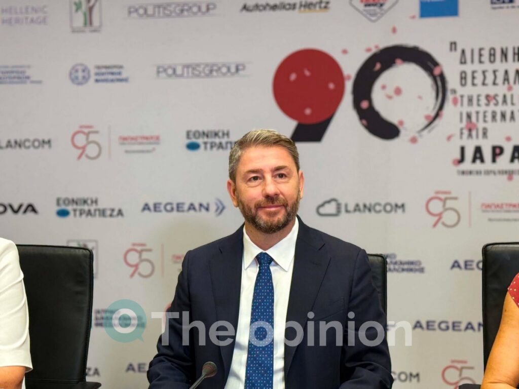 Η πράσινη ρακέτα, το green room της ΕΡΤ και η προτίμηση στη ρετσίνα – Η βόλτα Ανδρουλάκη στη ΔΕΘ (ΦΩΤΟ-VIDEO)