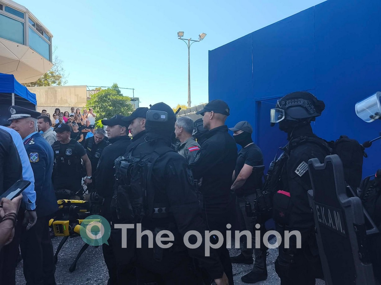Το ρομπότ-σκύλος πήρε το όπλο και οι ΕΚΑΜ έκαναν «έφοδο» – Η εντυπωσιακή άσκηση στη ΔΕΘ (ΦΩΤΟ-VIDEO)
