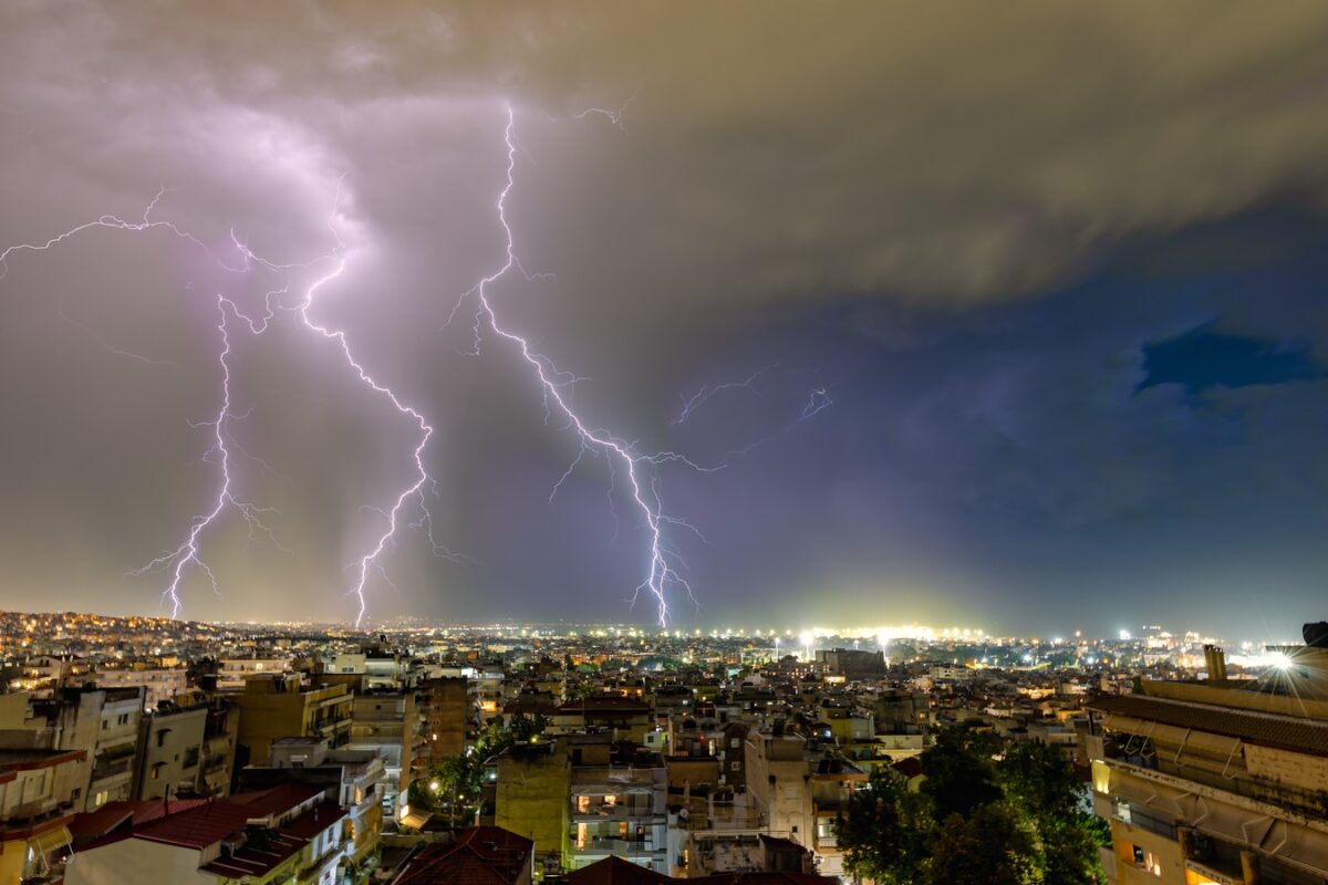 Ρόδος: Τραγικό τέλος βρήκε τουρίστρια που χτυπήθηκε από κεραυνό
