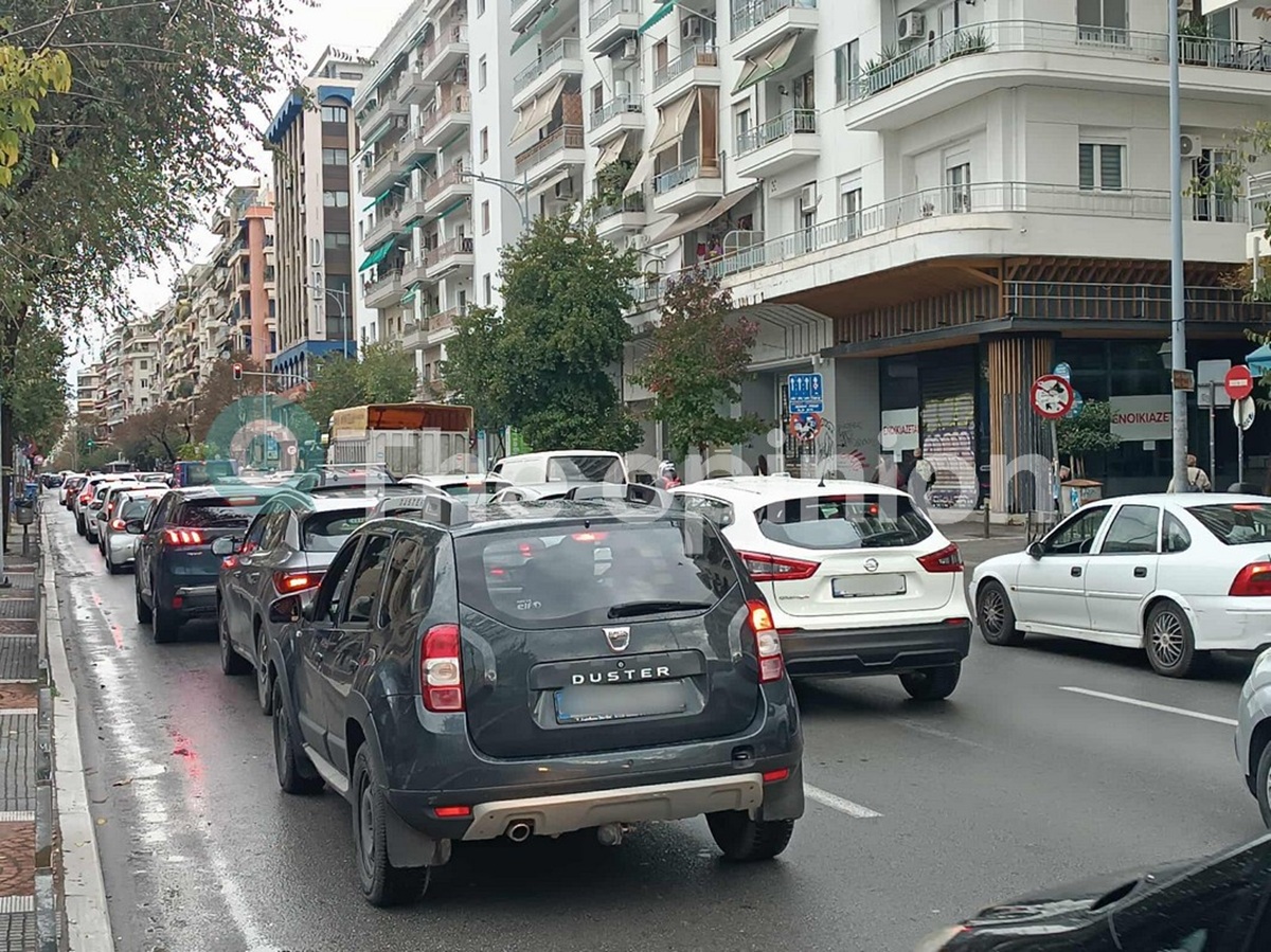 Πόση ώρα χρειάζεται για να βρεις πάρκινγκ στο κέντρο της Θεσσαλονίκης – Τι απαντούν οι πολίτες (VIDEO)