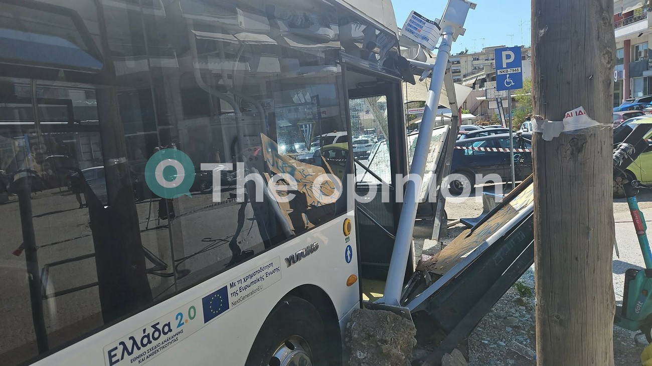 Θεσσαλονίκη: Λεωφορείο έπεσε πάνω σε στάση – Τέσσερις τραυματίες (ΦΩΤΟ)