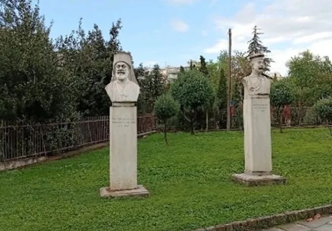 Η προτομή που τοποθετείται στο κέντρο της Θεσσαλονίκης – Σε νέα θέση δύο Μακεδονομάχοι (ΦΩΤΟ)