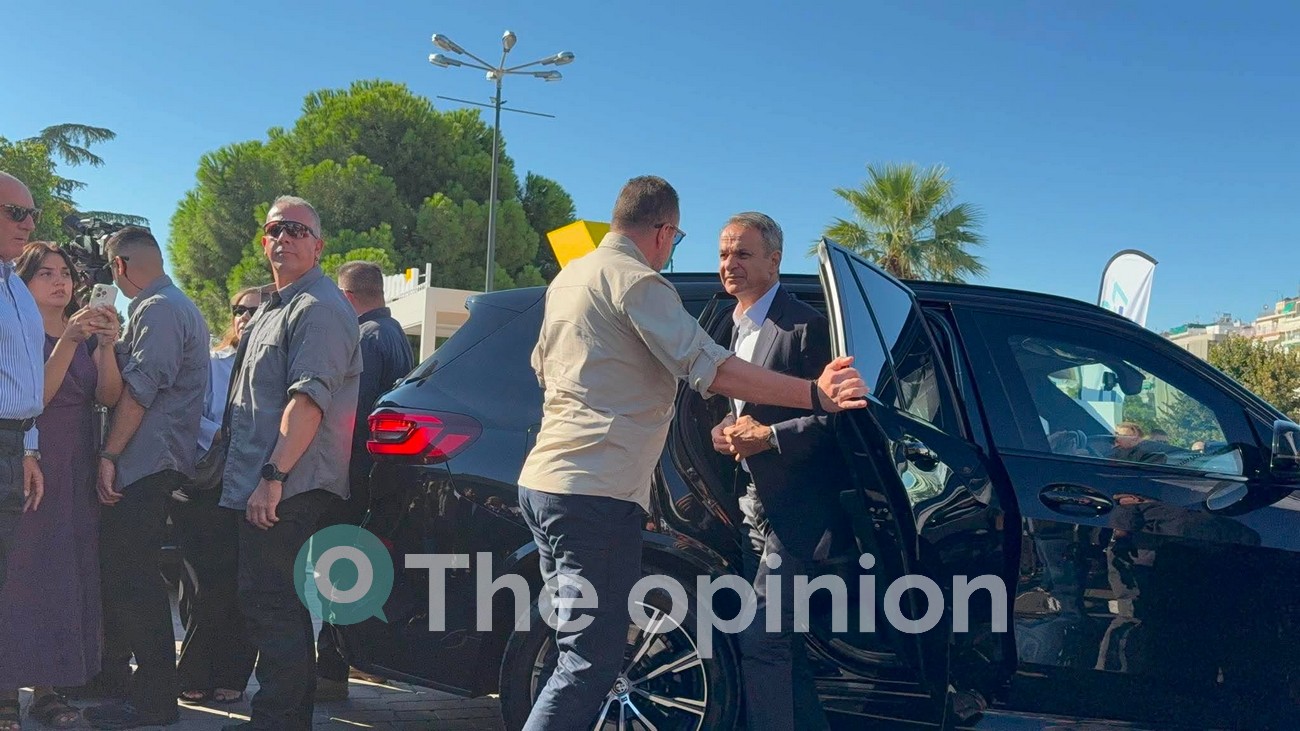 Η βόλτα Μητσοτάκη στα περίπτερα της ΔΕΘ – Το ρομπότ, τα δώρα και οι εκπλήξεις (ΦΩΤΟ- VIDEO)