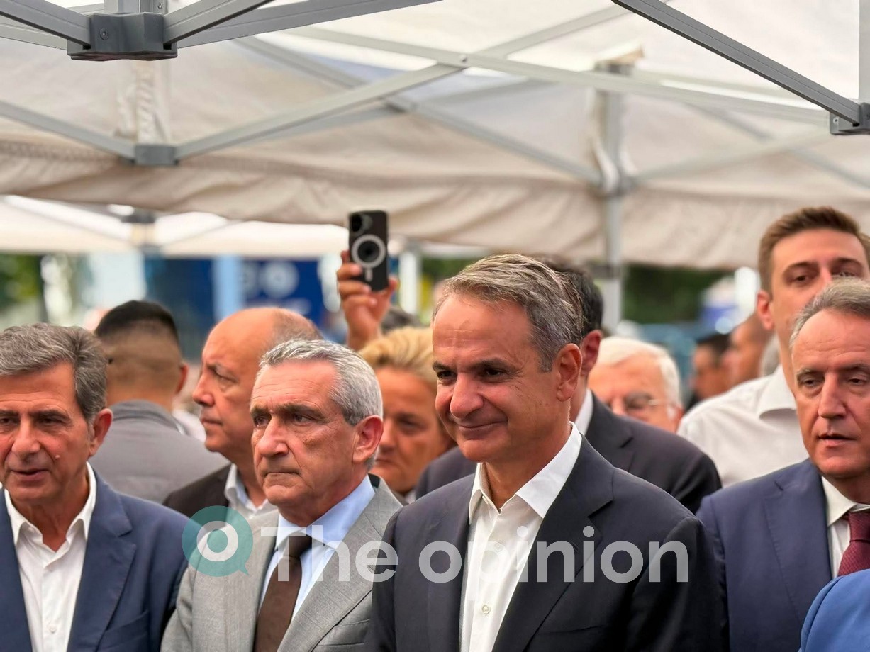 Η βόλτα Μητσοτάκη στα περίπτερα της ΔΕΘ – Το ρομπότ, τα δώρα και οι εκπλήξεις (ΦΩΤΟ- VIDEO)