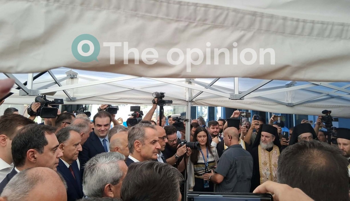 Η βόλτα Μητσοτάκη στα περίπτερα της ΔΕΘ – Το ρομπότ, τα δώρα και οι εκπλήξεις (ΦΩΤΟ- VIDEO)