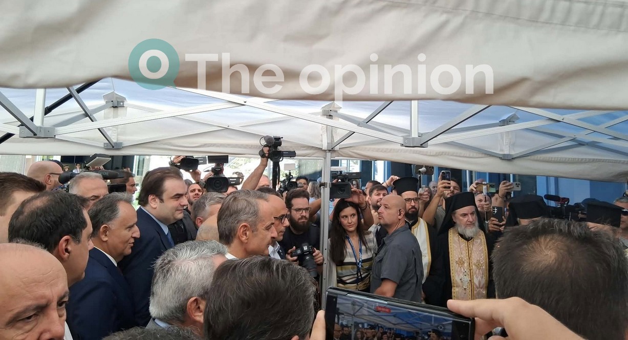 Η βόλτα Μητσοτάκη στα περίπτερα της ΔΕΘ – Το ρομπότ, τα δώρα και οι εκπλήξεις (ΦΩΤΟ- VIDEO)