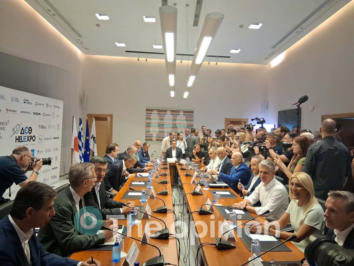 Η βόλτα Μητσοτάκη στα περίπτερα της ΔΕΘ – Το ρομπότ, τα δώρα και οι εκπλήξεις (ΦΩΤΟ- VIDEO)