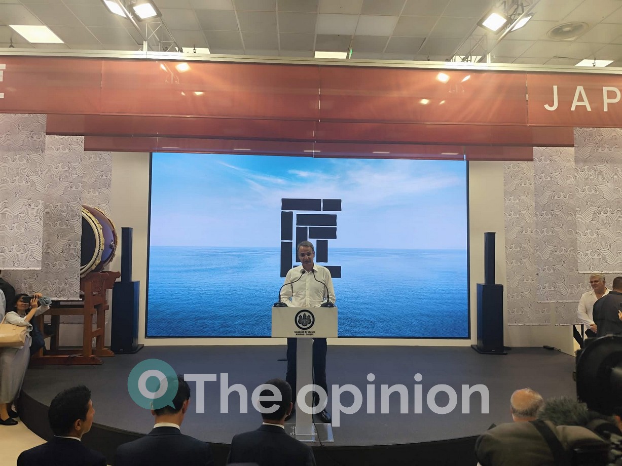 Η βόλτα Μητσοτάκη στα περίπτερα της ΔΕΘ – Το ρομπότ, τα δώρα και οι εκπλήξεις (ΦΩΤΟ- VIDEO)