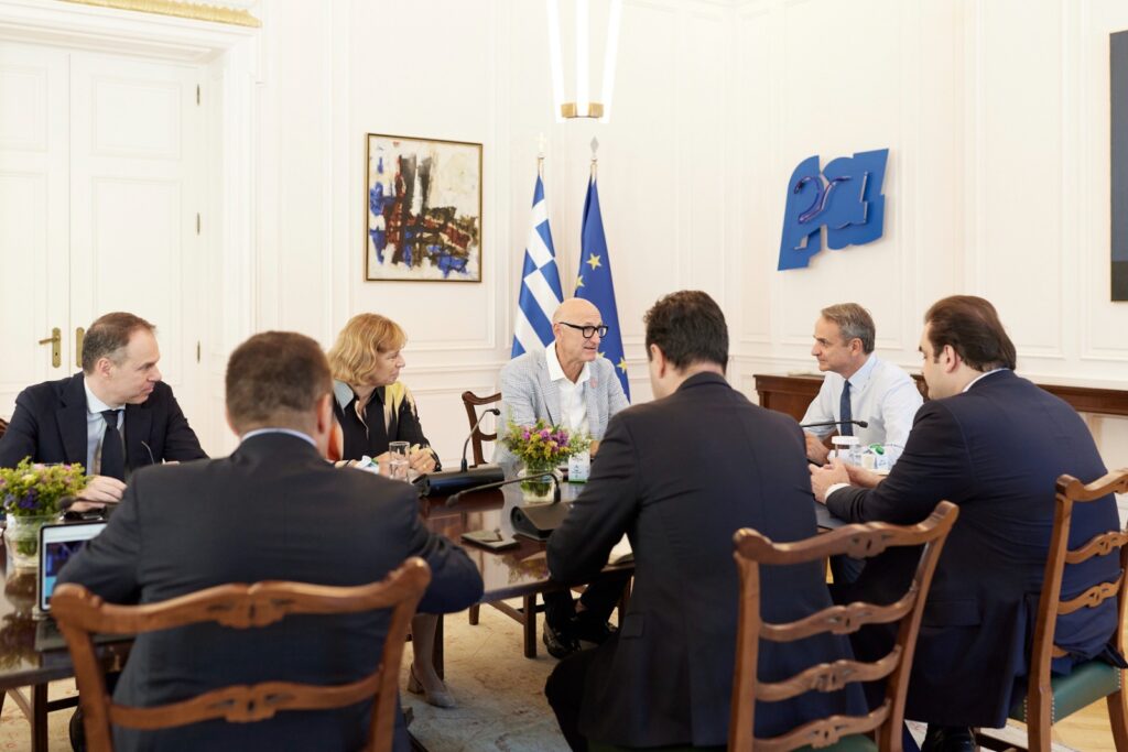 Συνάντηση Μητσοτάκη με τον CEO του ομίλου Telekom (ΦΩΤΟ)