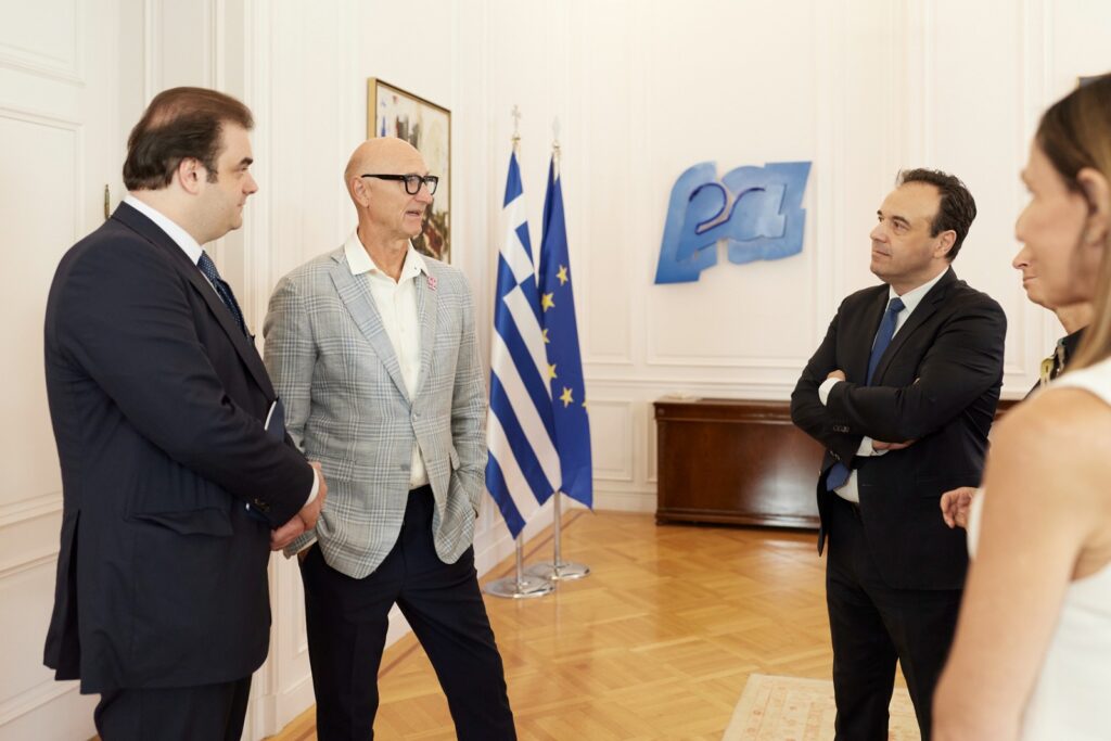 Συνάντηση Μητσοτάκη με τον CEO του ομίλου Telekom (ΦΩΤΟ)