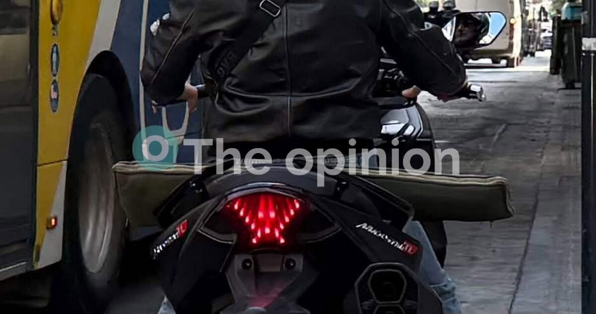 Θεσσαλονίκη: Δικυκλιστής κυκλοφορούσε αμέριμνος με… καραμπίνα στο μηχανάκι (ΦΩΤΟ)