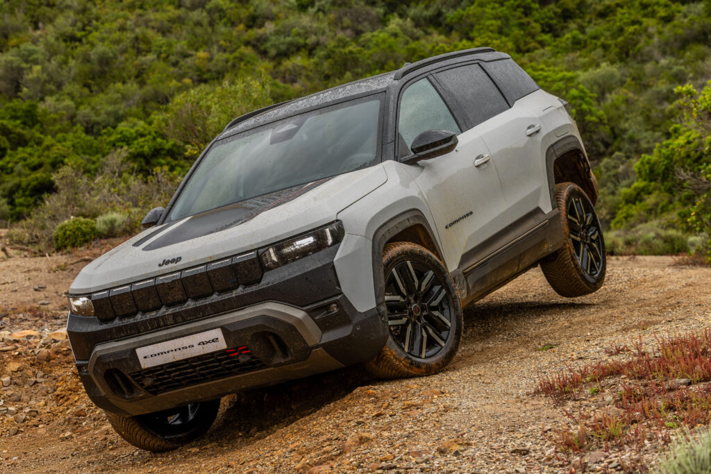 Νέο Jeep Compass: Η απόλυτη ηλεκτρική επανάσταση με έως 660 km αυτονομία και τετρακίνηση 4xe 375 ίππων
