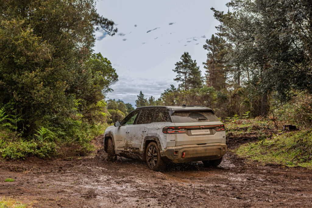 Νέο Jeep Compass: Η απόλυτη ηλεκτρική επανάσταση με έως 660 km αυτονομία και τετρακίνηση 4xe 375 ίππων