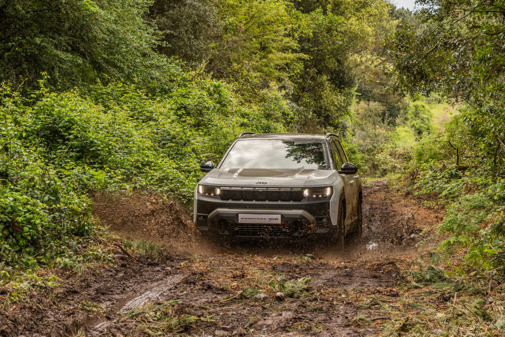 Νέο Jeep Compass: Η απόλυτη ηλεκτρική επανάσταση με έως 660 km αυτονομία και τετρακίνηση 4xe 375 ίππων