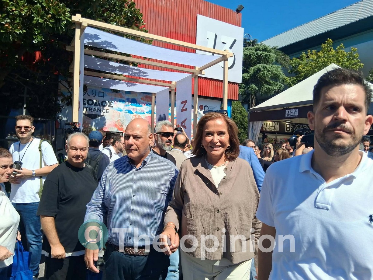 Η βόλτα Μητσοτάκη στα περίπτερα της ΔΕΘ – Το ρομπότ, τα δώρα και οι εκπλήξεις (ΦΩΤΟ- VIDEO)