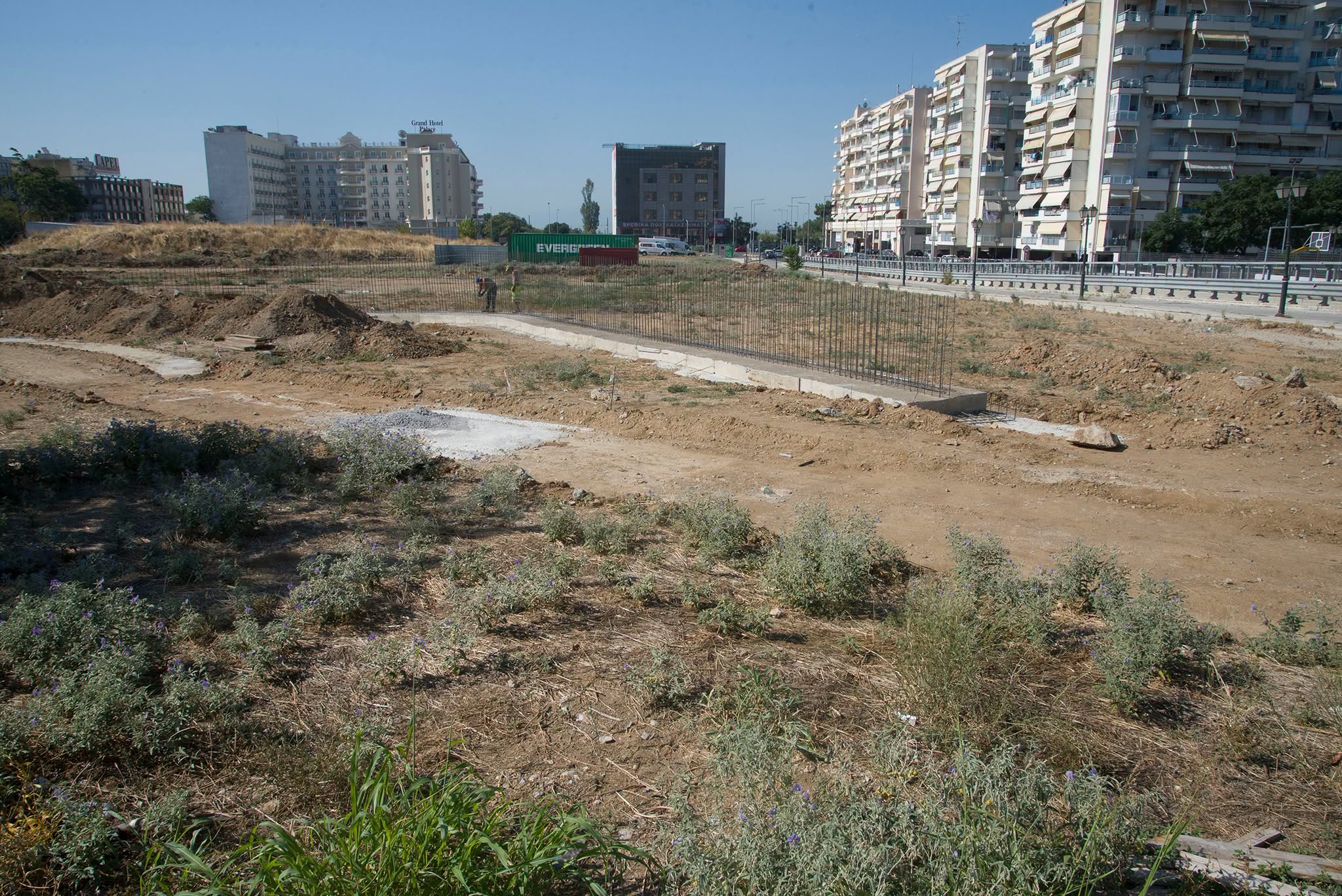 Νέο πάρκο με αμφιθέατρο, παιδότοπο και χώρο για σκύλους στη Μενεμένη