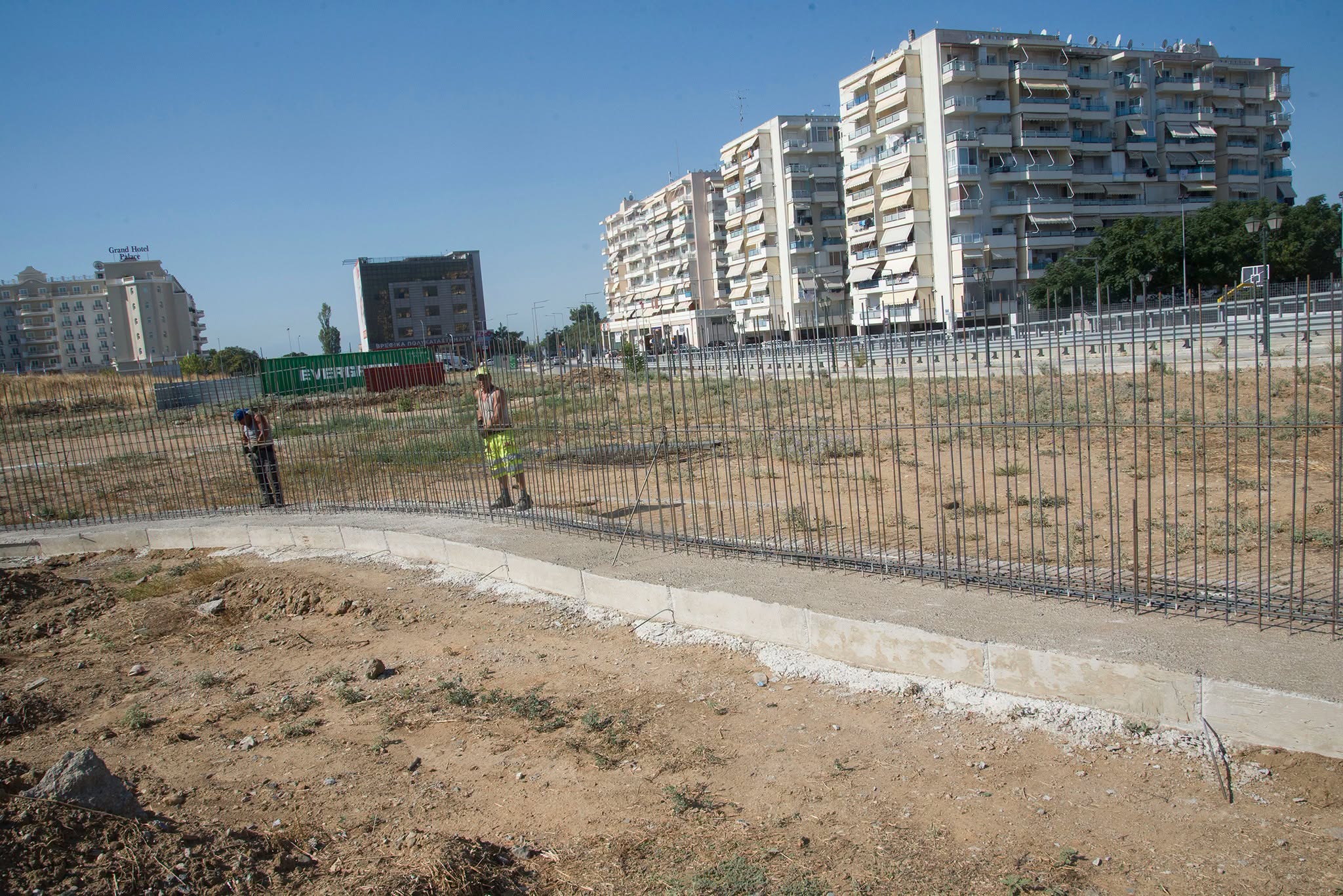Νέο πάρκο με αμφιθέατρο, παιδότοπο και χώρο για σκύλους στη Μενεμένη