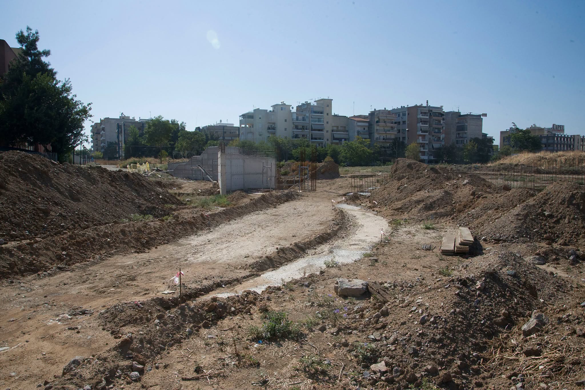 Νέο πάρκο με αμφιθέατρο, παιδότοπο και χώρο για σκύλους στη Μενεμένη