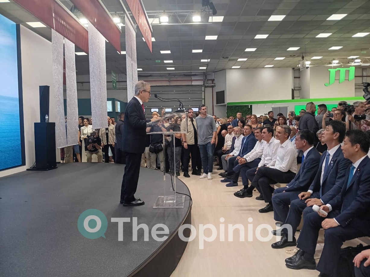 Η βόλτα Μητσοτάκη στα περίπτερα της ΔΕΘ – Το ρομπότ, τα δώρα και οι εκπλήξεις (ΦΩΤΟ- VIDEO)