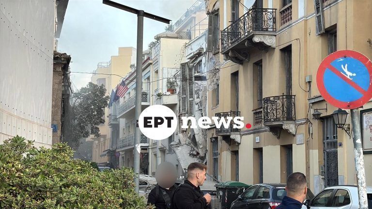 Ισχυρή έκρηξη στην Πλάκα – Κατέρρευσε παλιό κτίριο, ένας τραυματίας (VIDEO)