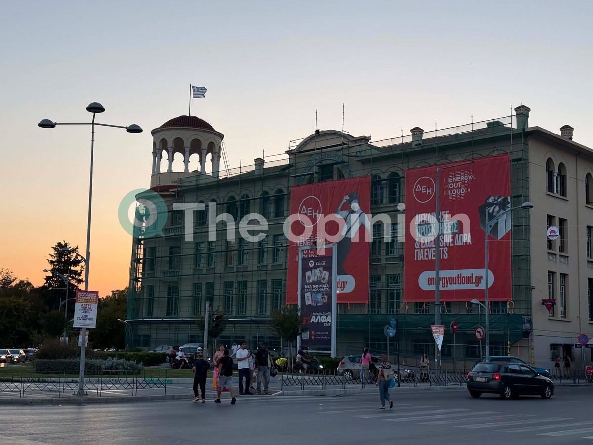 Στις σκαλωσιές της ΧΑΝΘ μέλη του Ρουβίκωνα – Κρέμασαν πανό και πέταξαν τρικάκια