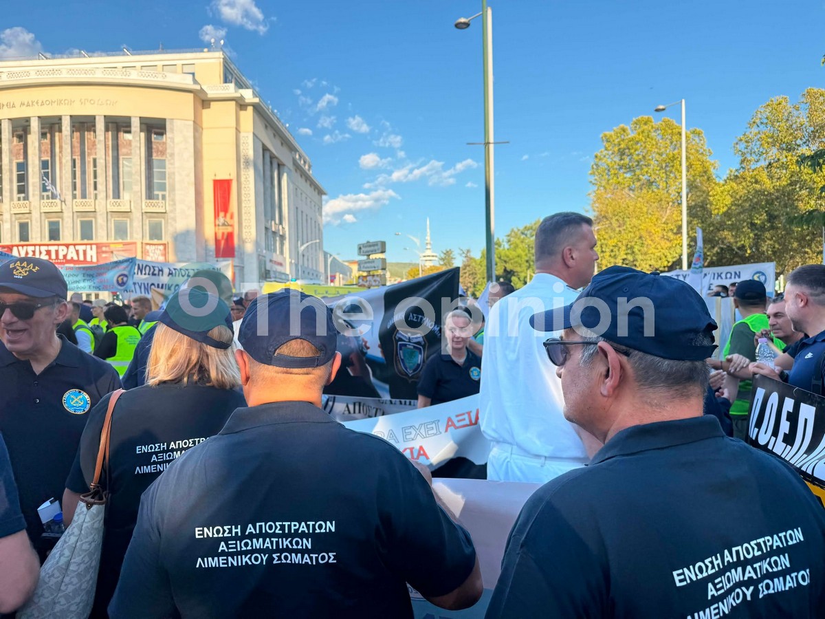 Στους δρόμους οι ένστολοι για την 90η ΔΕΘ – Σε εξέλιξη η πορεία στη Θεσσαλονίκη (ΦΩΤΟ)